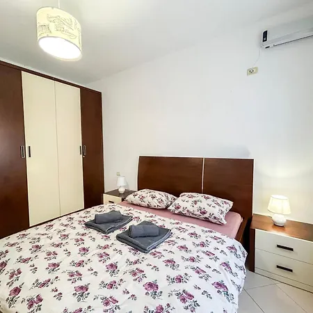 Veronika & Barbora With Swimming Pool Apartment