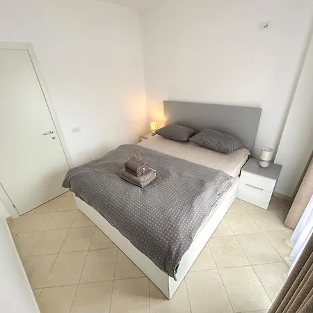 Apartment Veronika & Barbora With Swimming Pool Golem (Tirana)